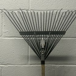 5ft TRUE TEMPER  RAKE