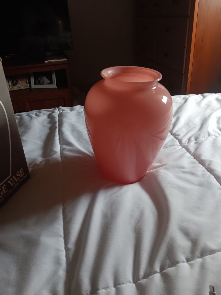 Beautiful IRIS VINTAGE VASE