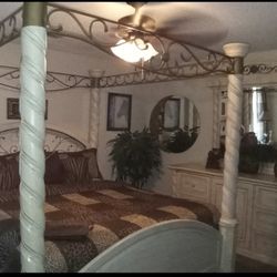 Canopy Bedroom Set