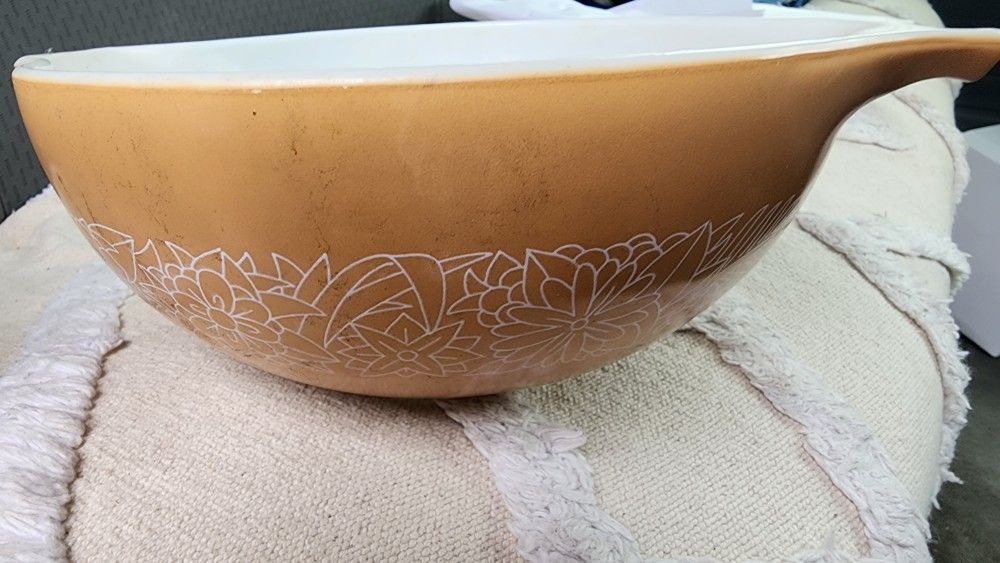 Vintage Pyrex Bowl