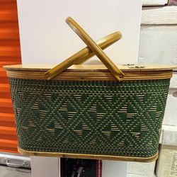 Wicker picnic basket