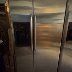 GE Refrigerator 21 Cubic ft.