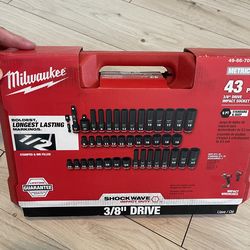 Milwaukee metric and SAE 43 peace 3/8 Drive impact socket kit