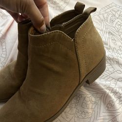 Short Brown Boots with Heel