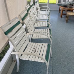 5 Lawn Chairs In Great Shape 