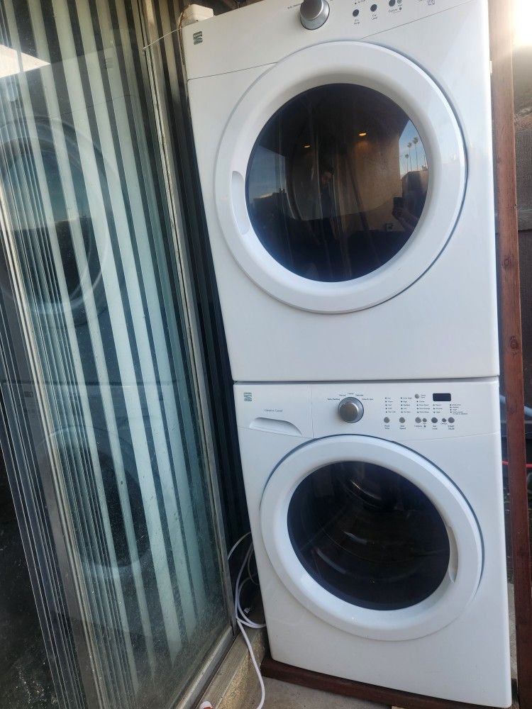 Stackable/ Side By Side Washer And Dryer 