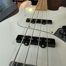 Fender Jazz Bass Bundle