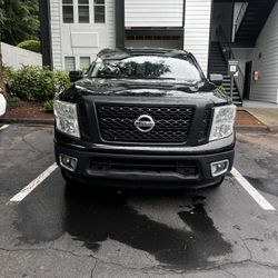 2017 Nissan Titan