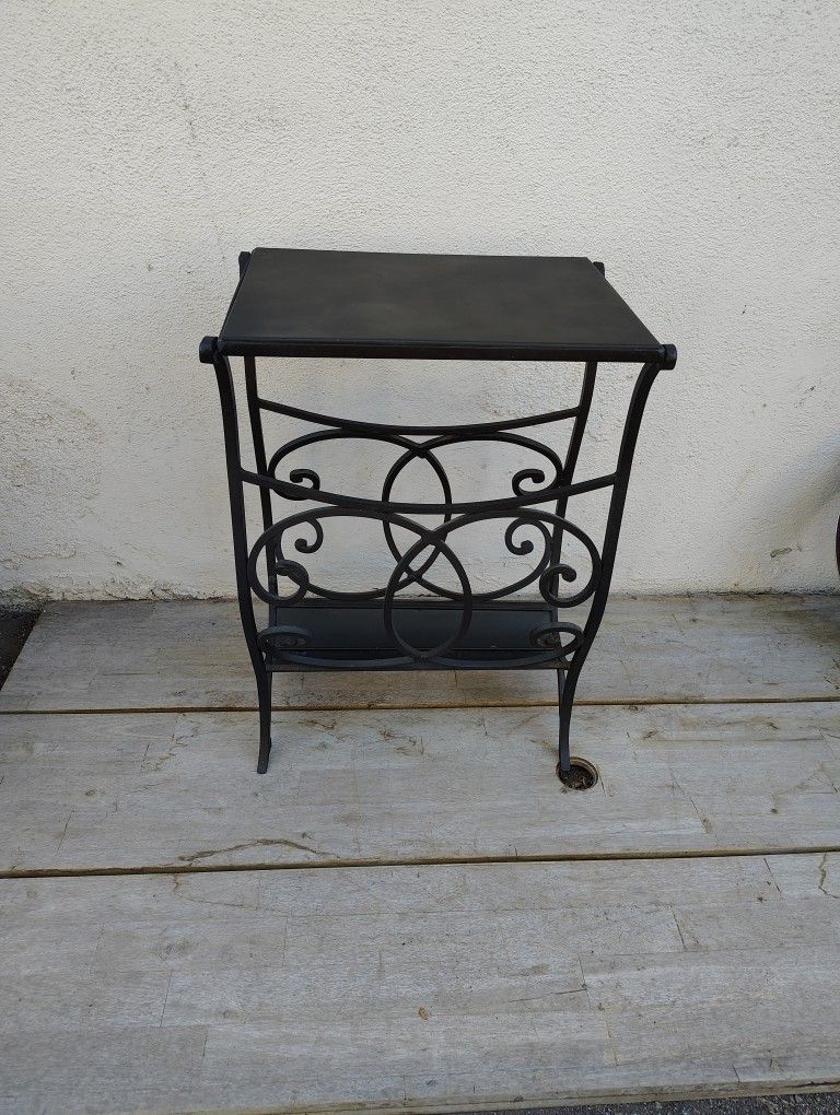 Side Table W/ Magazine Rack