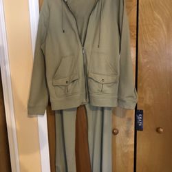 Size Large Ladies Jacket And Pants Set In Chaps https://offerup.com/redirect/?o=QnJhbmQubmV3 With Tags .swipe To See More Selection In Large .sleevele