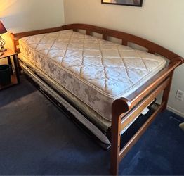 Day Bed w/Trundle
