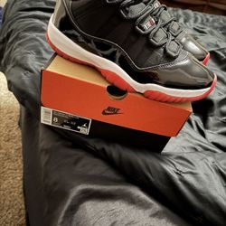 Air jordan 11 Retro Low 2025 Size 8 