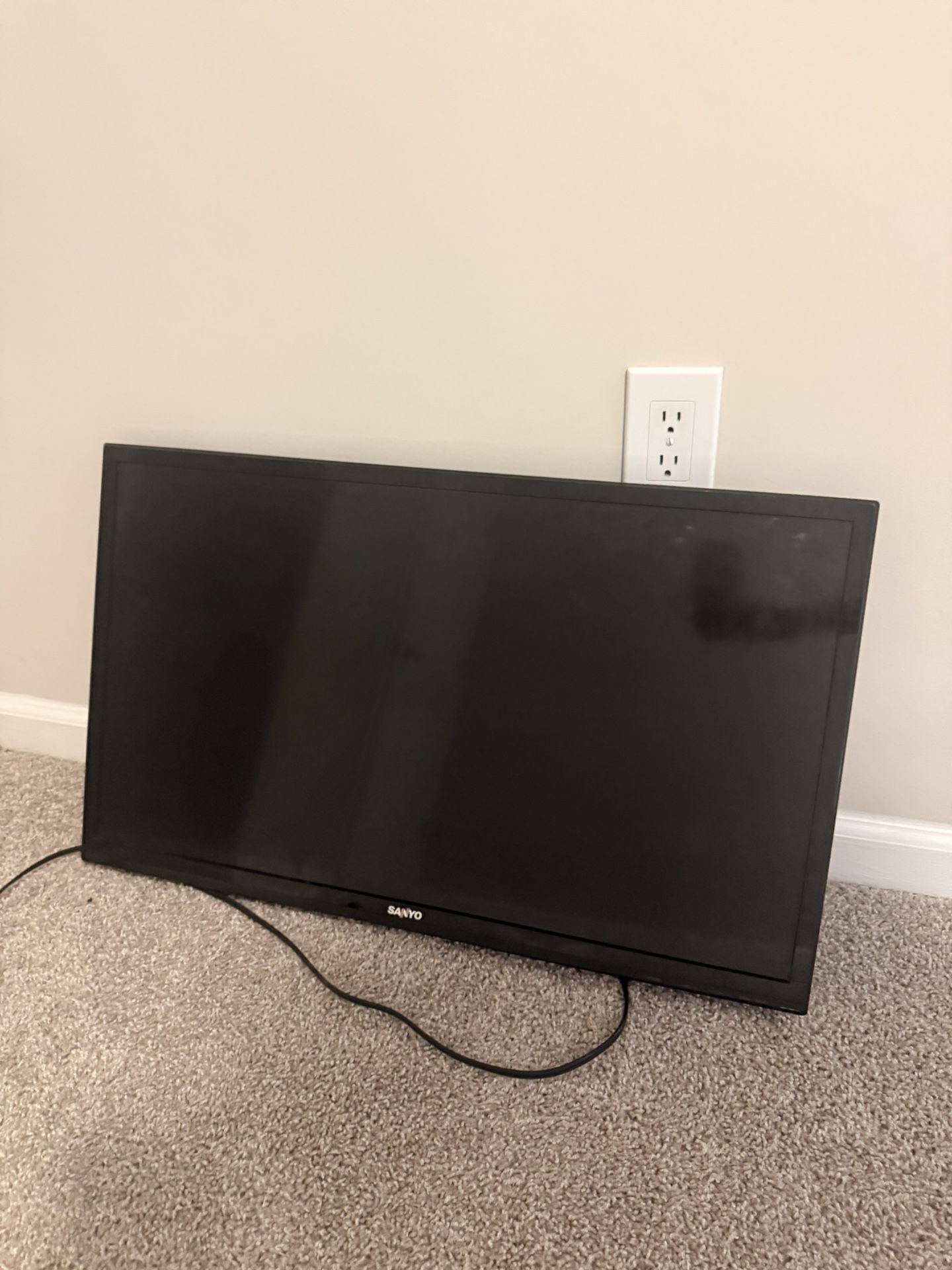 32 In Tv With Roku & HDMI Cord