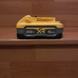  New Dewalt battery 20V XR POWERSTACK 5AH