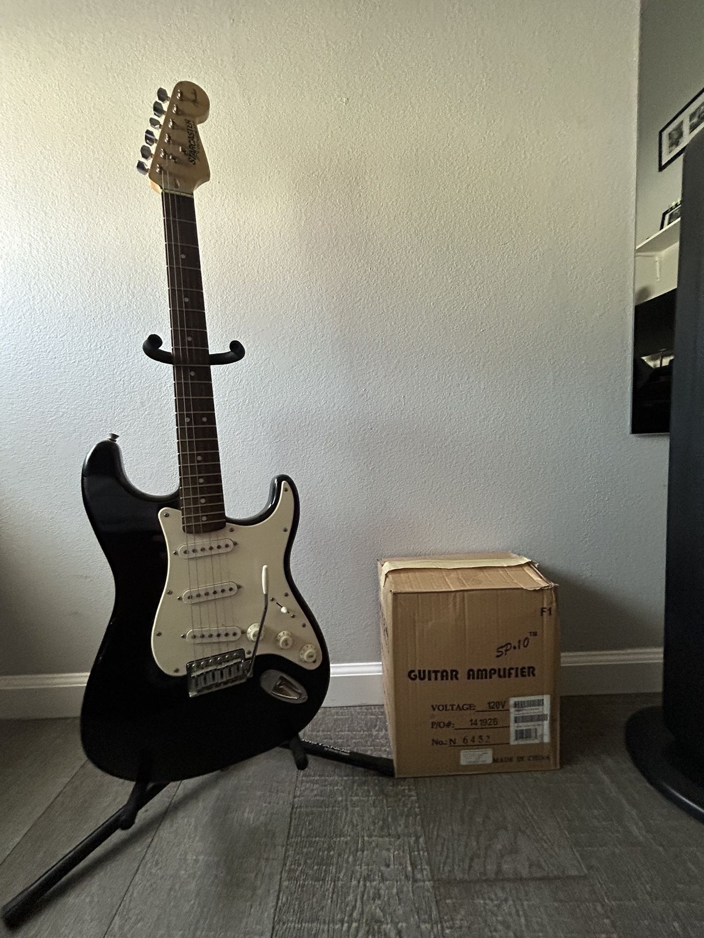 Starcaster Guitar With Amplifier 
