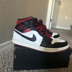 Jordan 1 Mid Gym Red Black Toe
