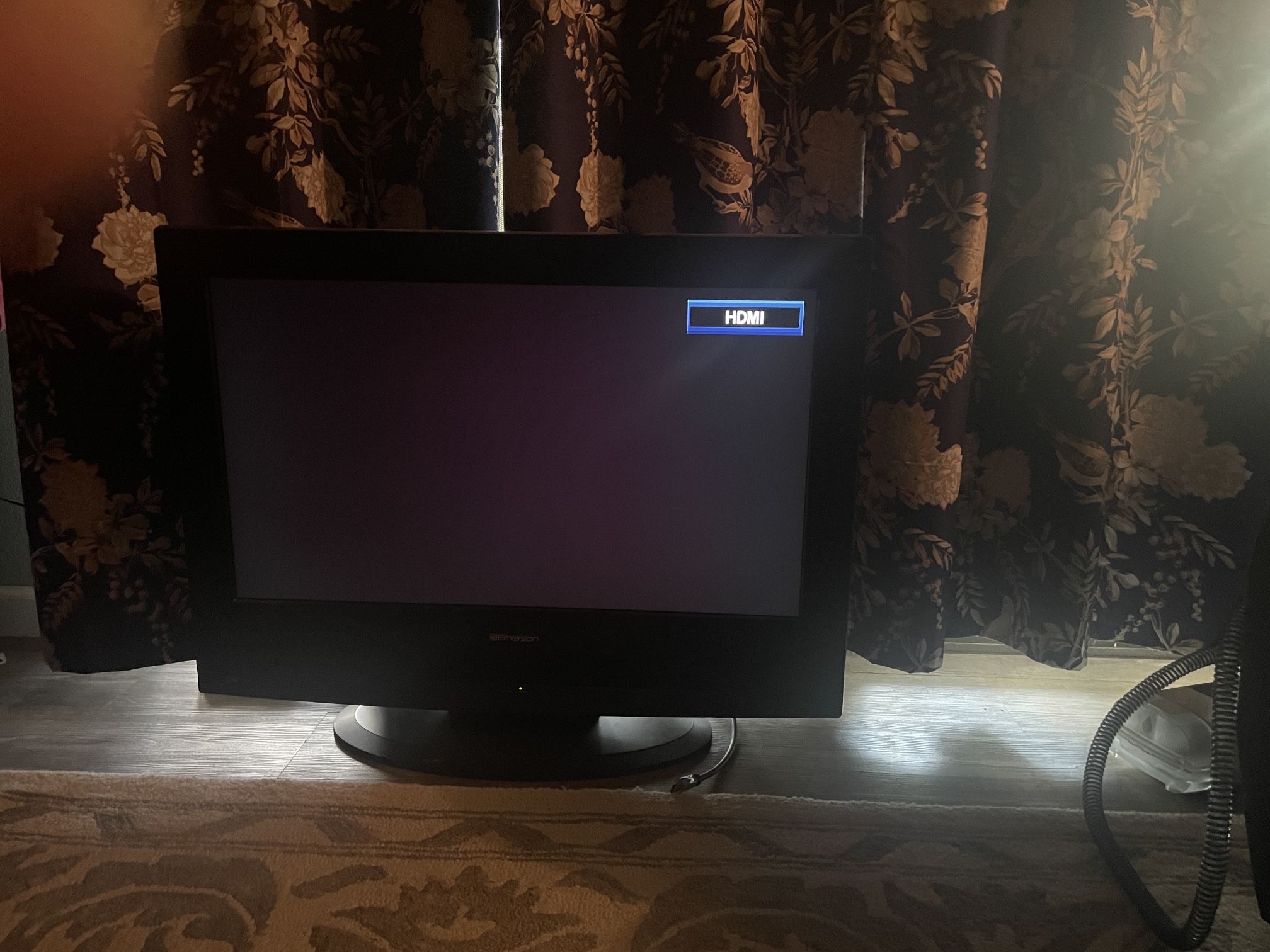 Emerson TV 40” Good Condition