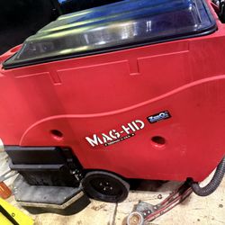 Heavy-Duty Auto Scrubber – Fully Functional • Low Use