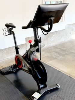 Peloton Bike (2nd Gen) with HD Touchscreen | Excellent Condition | Factory Reset
