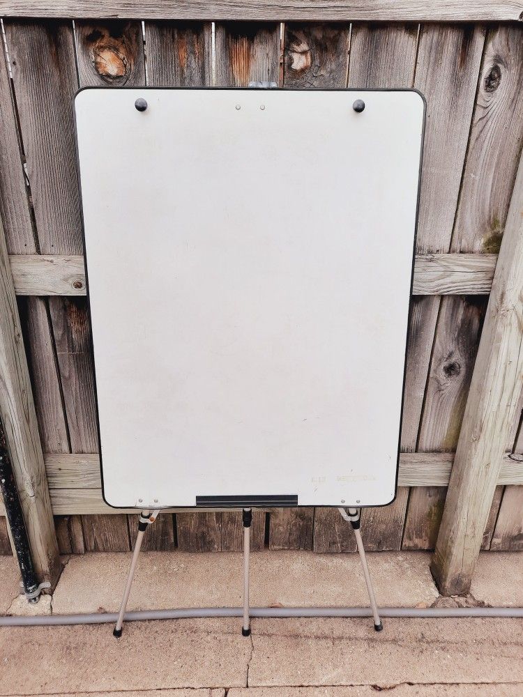 Easel
