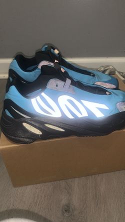 yeezy 700  size 8.5