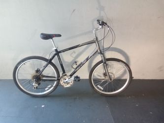 BICYCLE GIANT 21 SPEED SIZE 26 BRAND NEW