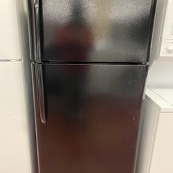 BlacK Top Freezer Fridge/ Nevera Negra