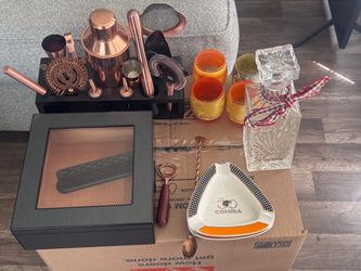 Bar set with humidor and ashtrays