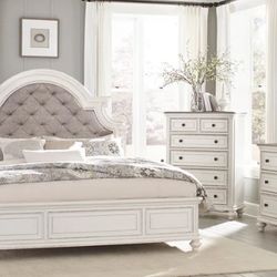Baylesford Antique White Upholstered Panel Bedroom Set