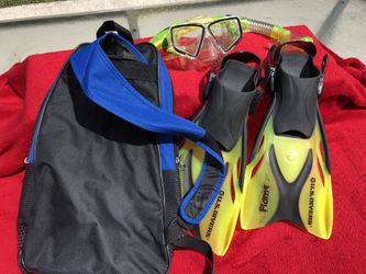 US divers fin and goggles