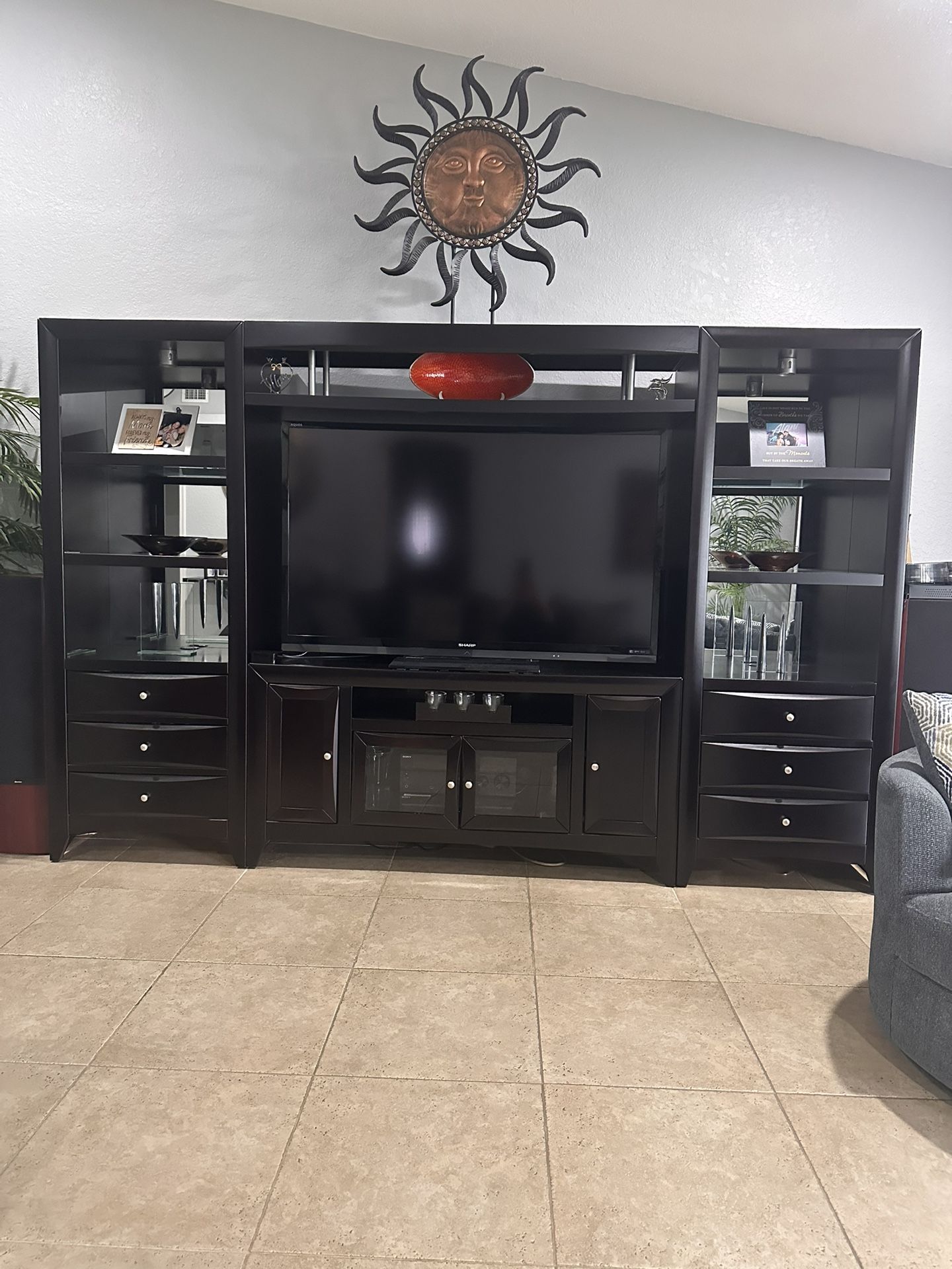 Wall unit That Separates: TV Console And Glass Shelf Towers