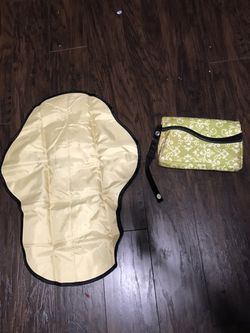 Munchkin Portable Changing Pad, Diaper Bag, can Hold Baby Wipes/bags