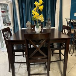High Dining Table 42”x42” 36” High With 4 Very Sturdy Chairs In Good Condition 