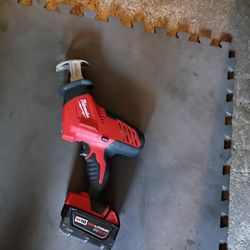HACKZALL MILWAUKEE M18  CON PILA 5.0