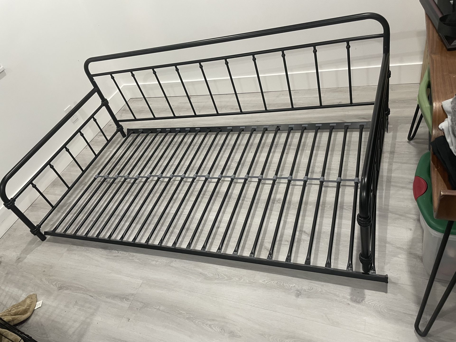 Metal Daybed With Trundle Frame 