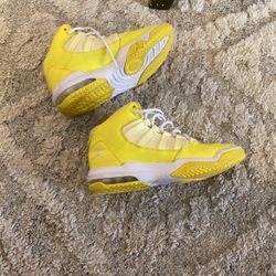 4.5 Yellow Jordan’s 