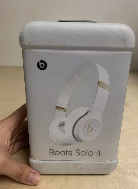 BEATS SOLO 4