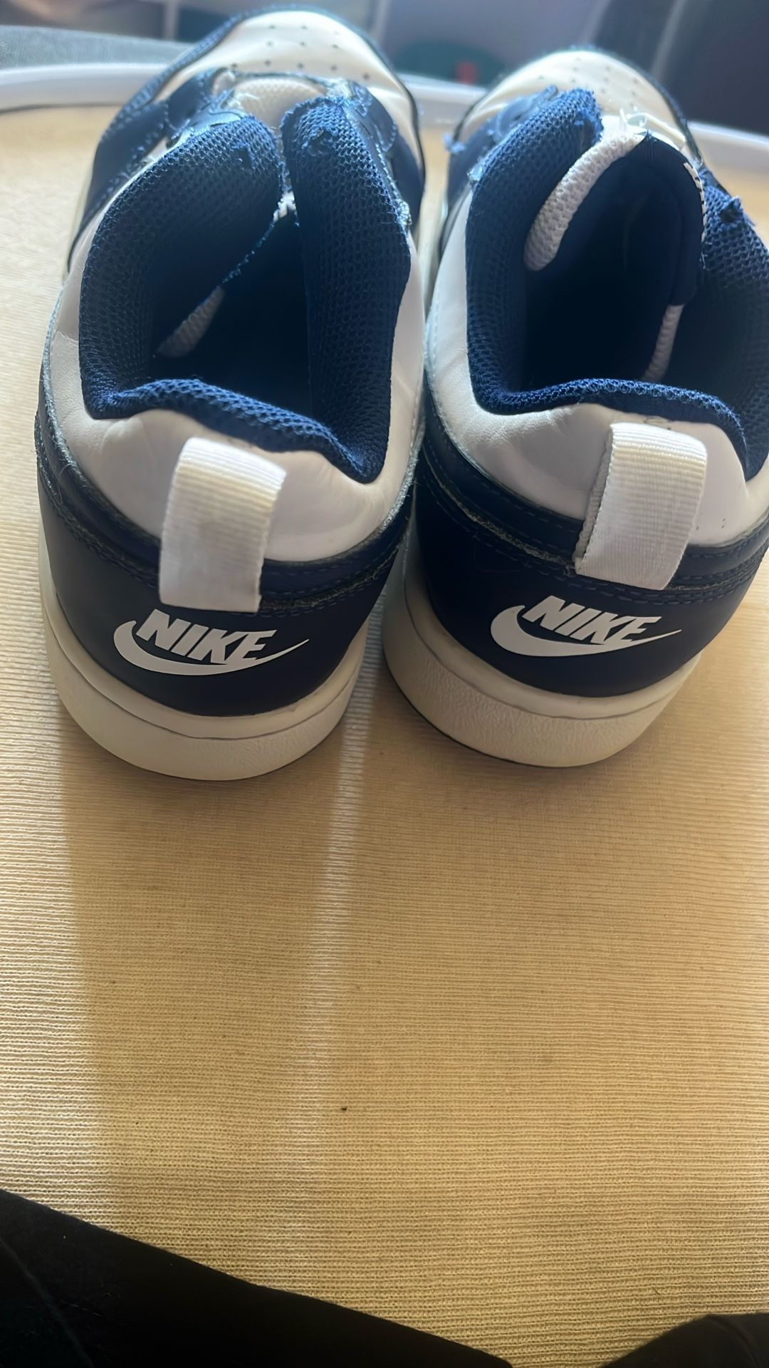 nike tennis shoes