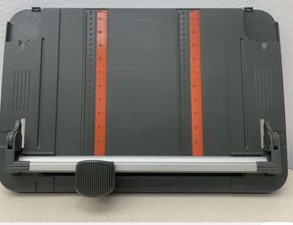 Fiskars Cutting Board /guillotine Trimmer