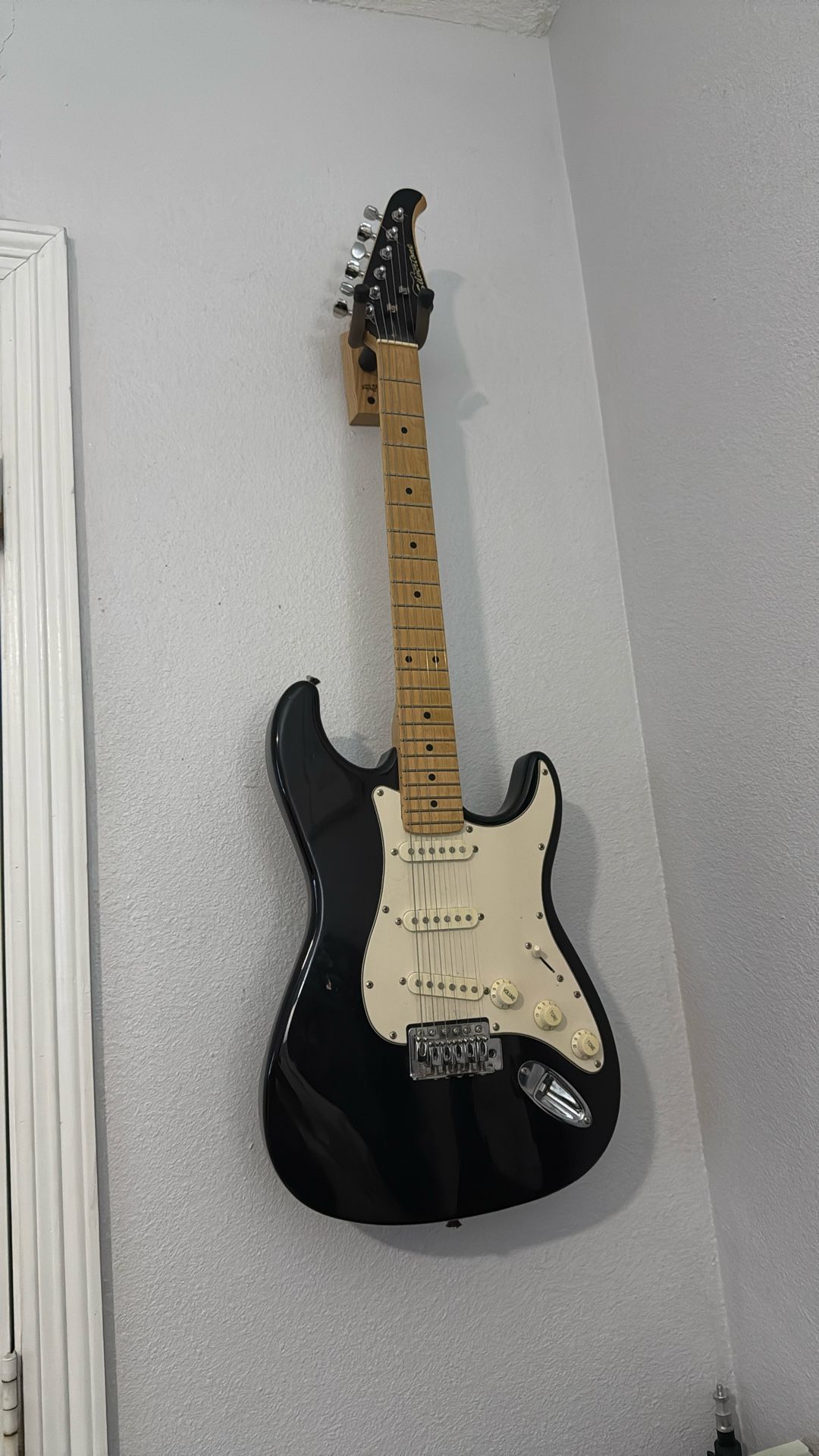 Silvertone Guitar Strat