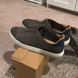     Men’s Size 9 Casual Sneakers – Like New