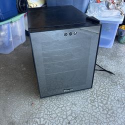 Magic Chef Wine Cooler … 3 Shelves, 9. Bottles.              ONLY $80