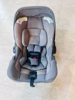 Nuna  infant car seat + base