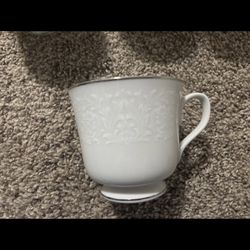 Set Of 8 Carlton Mugs 