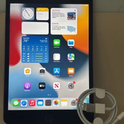 iPad Mini 4 128gb. Like New And Unlocked!