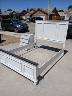Queen bed set