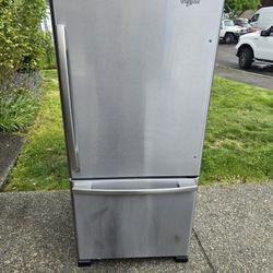 30 Days Warranty (Whirlpool Fridge Size 30w 30d 66h) I Can Help You With Free Delivery Within 10 Miles Distance 