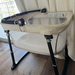 Graco Bedside Bassinet- Perfect Condition