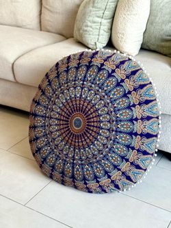 Round Mandala Decorative Pillow
