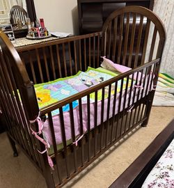 Convertible crib